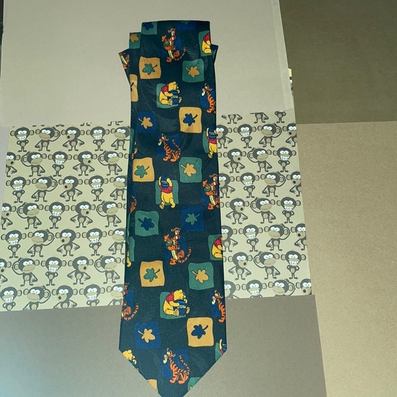 Disney Winnie the Pooh and friends fall/spring Tie - Picture 1 of 6